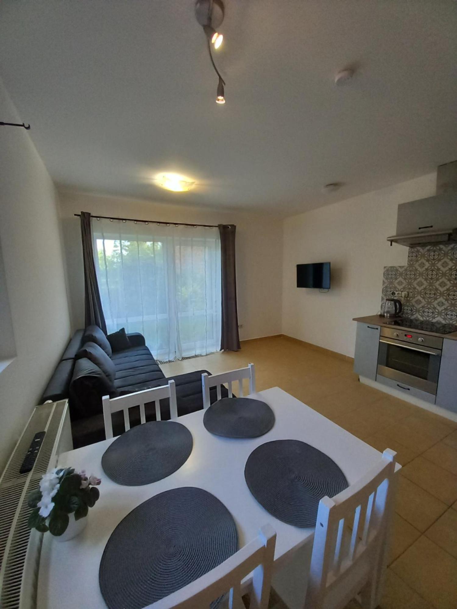 Apartmán Spi V Kuklenach 1 Hradec Králové Exteriér fotografie